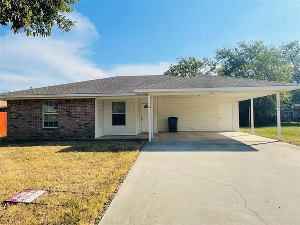 1602 Moss Street Gainesville TX 76240