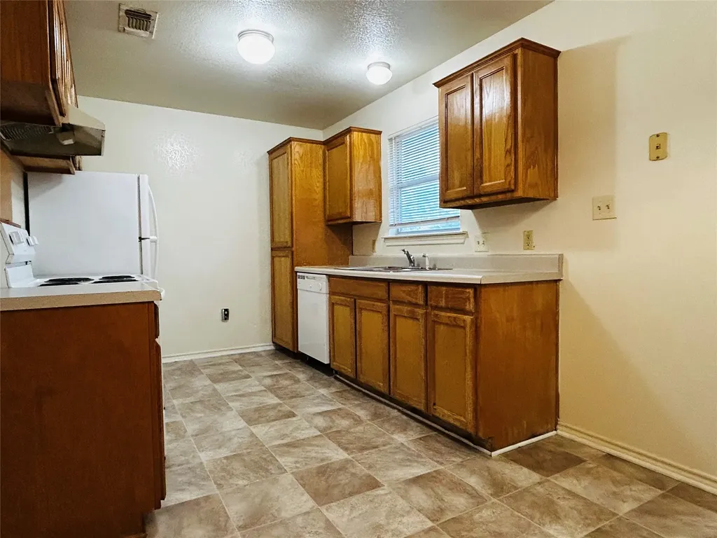 1602 Moss Street Gainesville TX 76240
