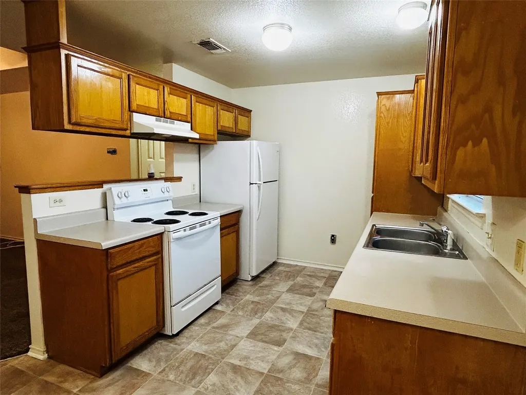 1602 Moss Street Gainesville TX 76240