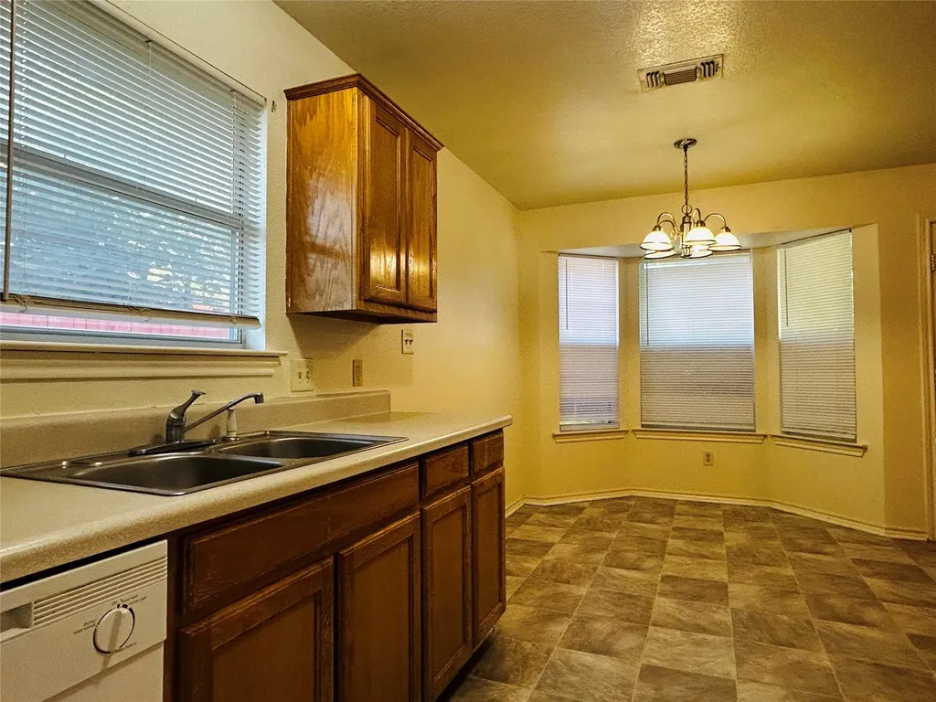 1602 Moss Street Gainesville TX 76240