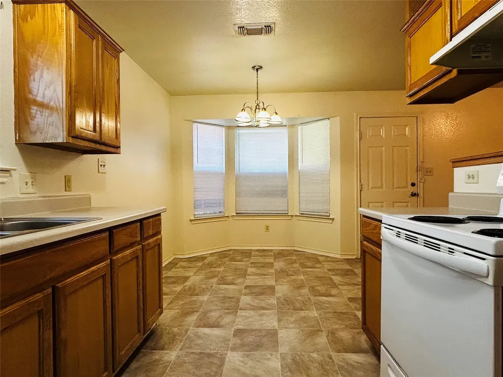 1602 Moss Street Gainesville TX 76240