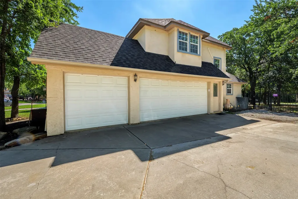 100 Manders Court Runaway Bay TX 76426