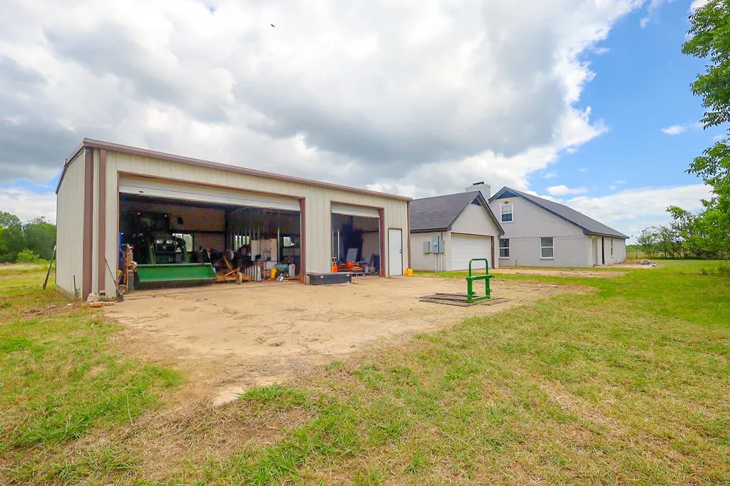 6222 SW County Road 0050 Corsicana TX 75110