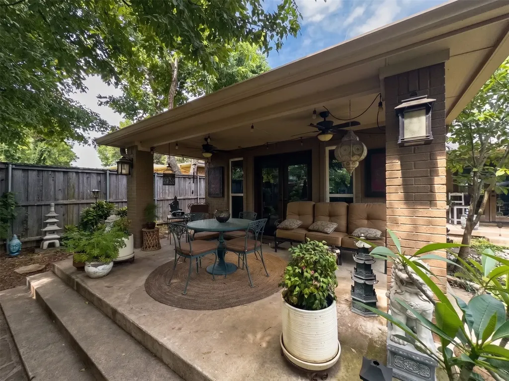 622 Ridgecrest Drive Irving TX 75060