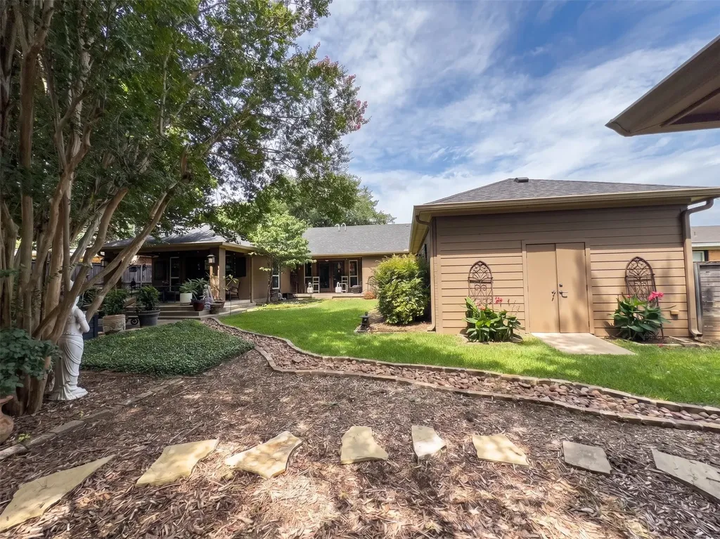 622 Ridgecrest Drive Irving TX 75060