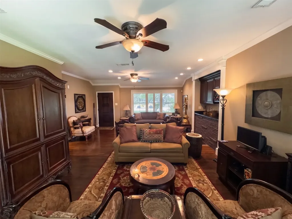 622 Ridgecrest Drive Irving TX 75060