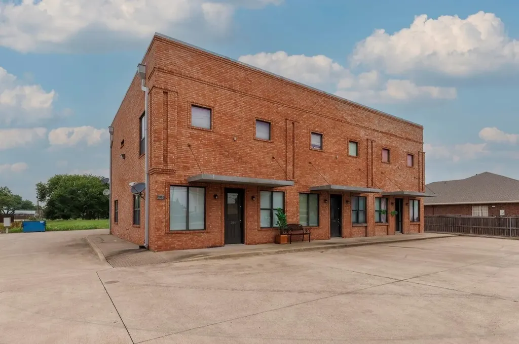 202 W Jefferson Street Palmer TX 75152