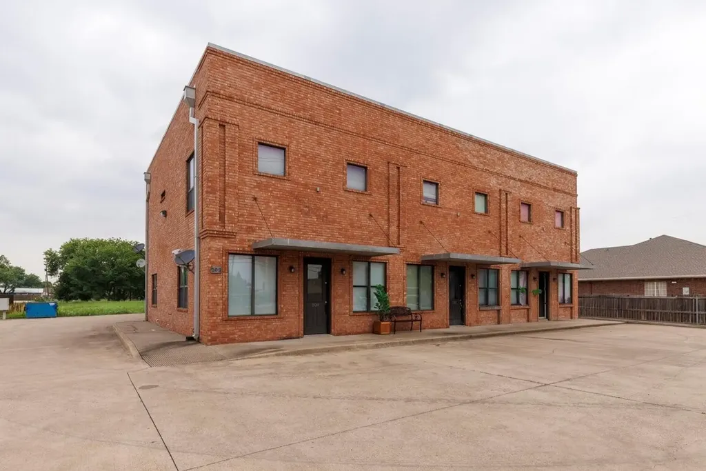 202 W Jefferson Street Palmer TX 75152