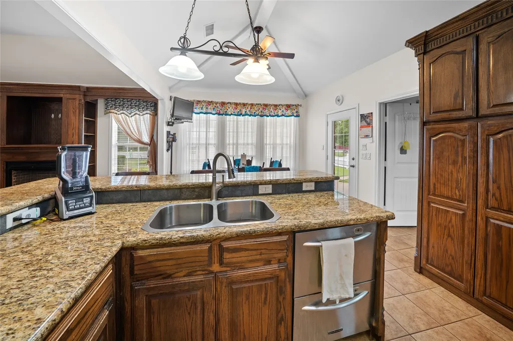 14226 County Road 434 Lindale TX 75771