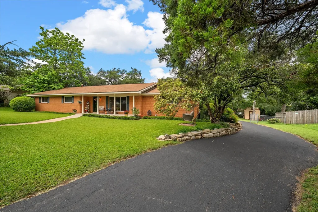 9609 Fair Circle Woodway TX 76712