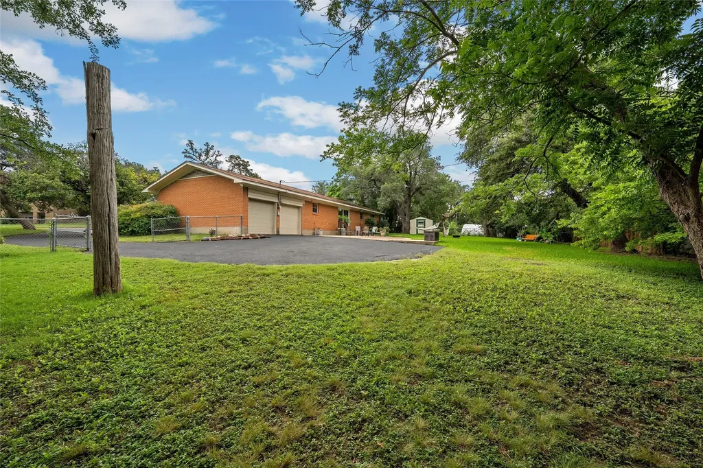 9609 Fair Circle Woodway TX 76712