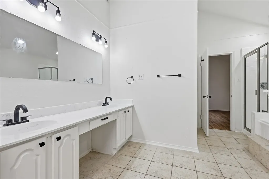 607 Mission Circle Irving TX 75063