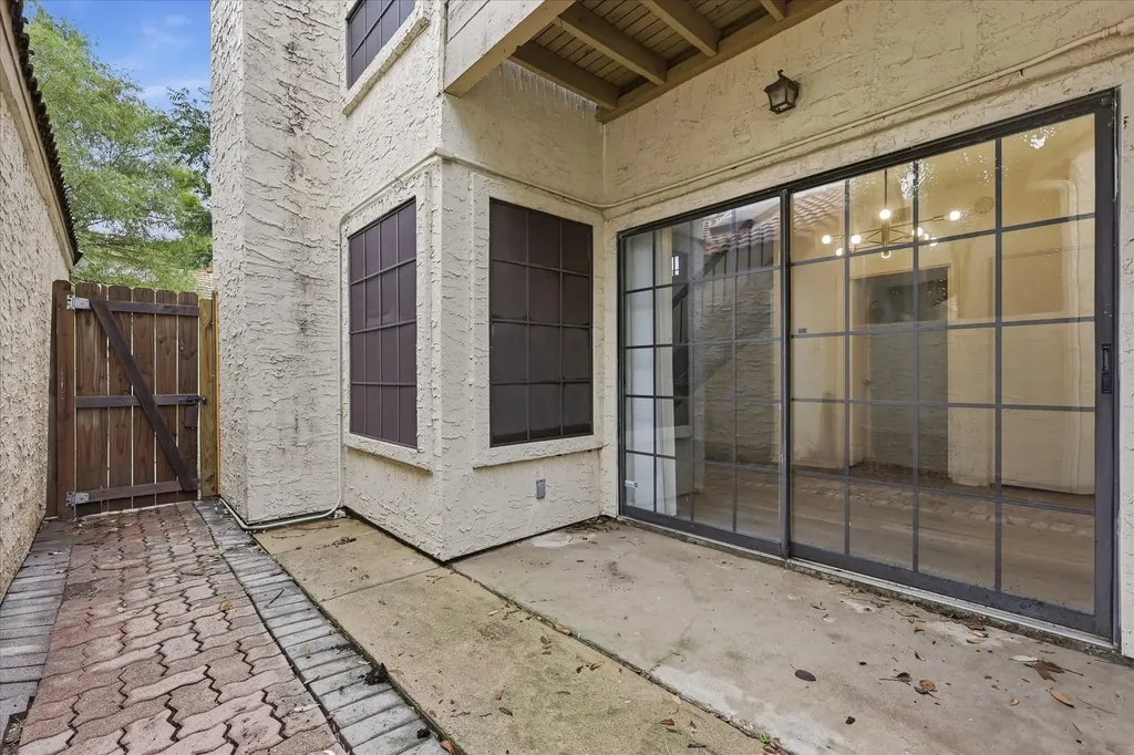 607 Mission Circle Irving TX 75063