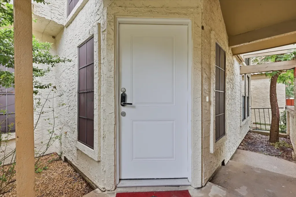 607 Mission Circle Irving TX 75063