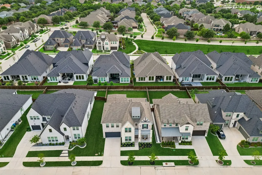 2560 Hampstead Lane Carrollton TX 75010