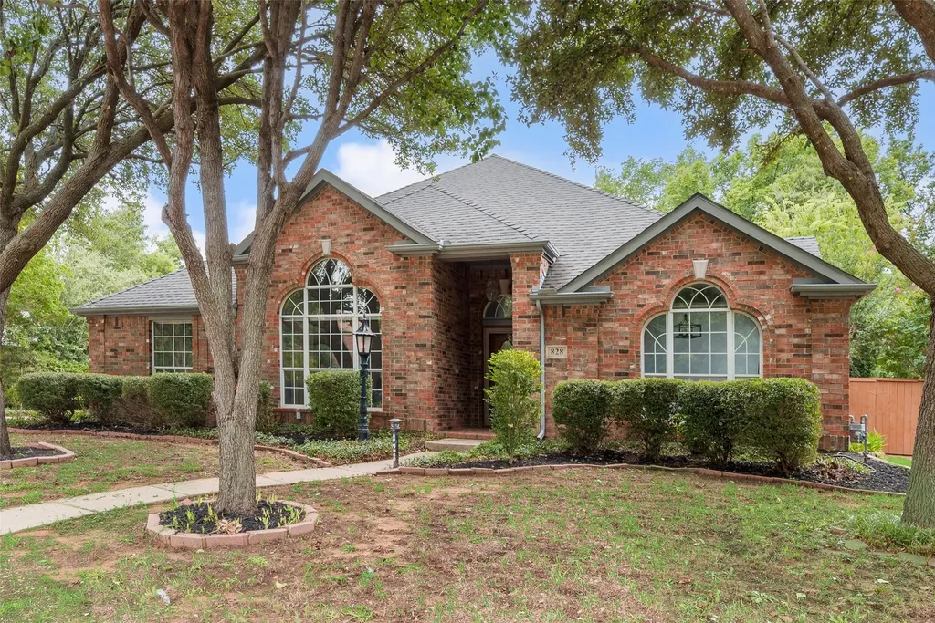 828 Abbots Lane Denton TX 76205