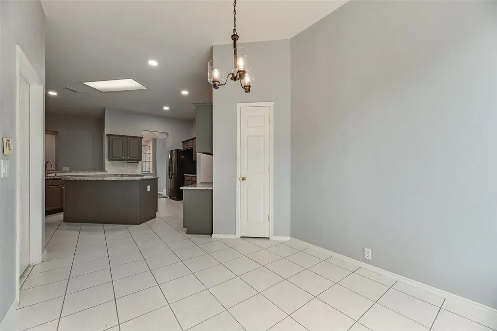 828 Abbots Lane Denton TX 76205