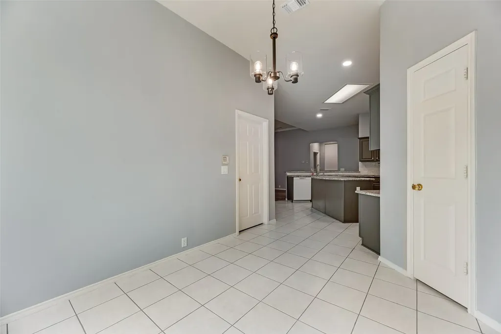 828 Abbots Lane Denton TX 76205