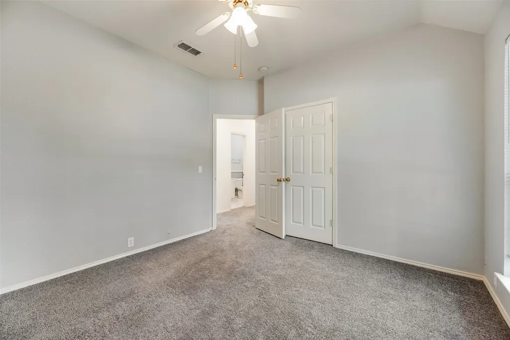 828 Abbots Lane Denton TX 76205