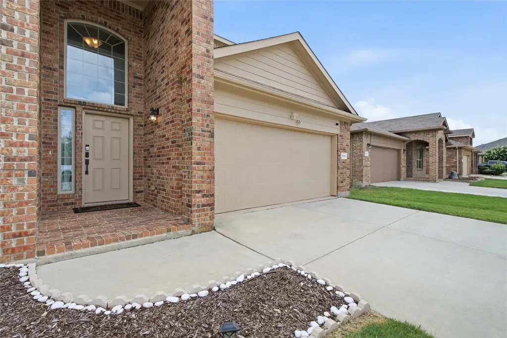 313 Sky Meadow Lane Denton TX 76210