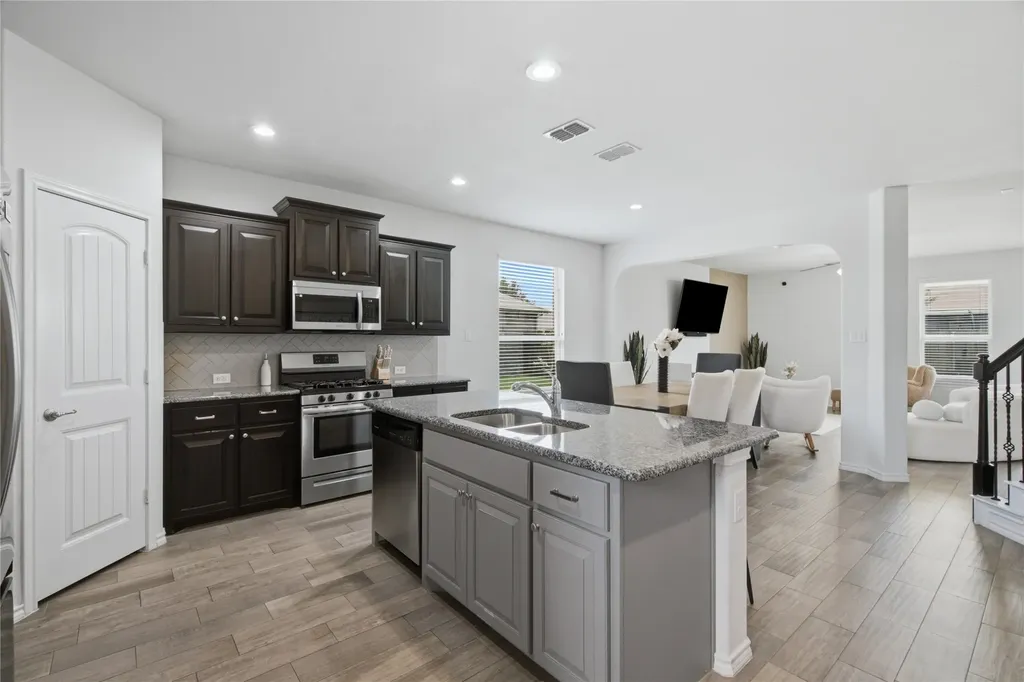 313 Sky Meadow Lane Denton TX 76210