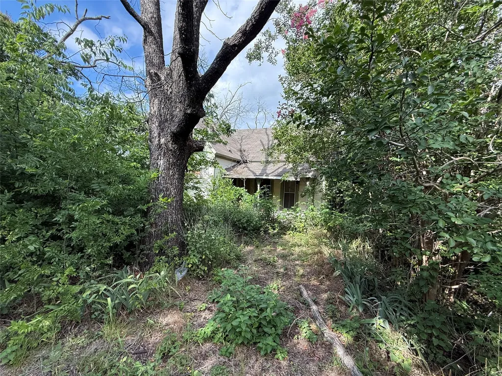 801 1/2 E Walcott Avenue Comanche TX 76442