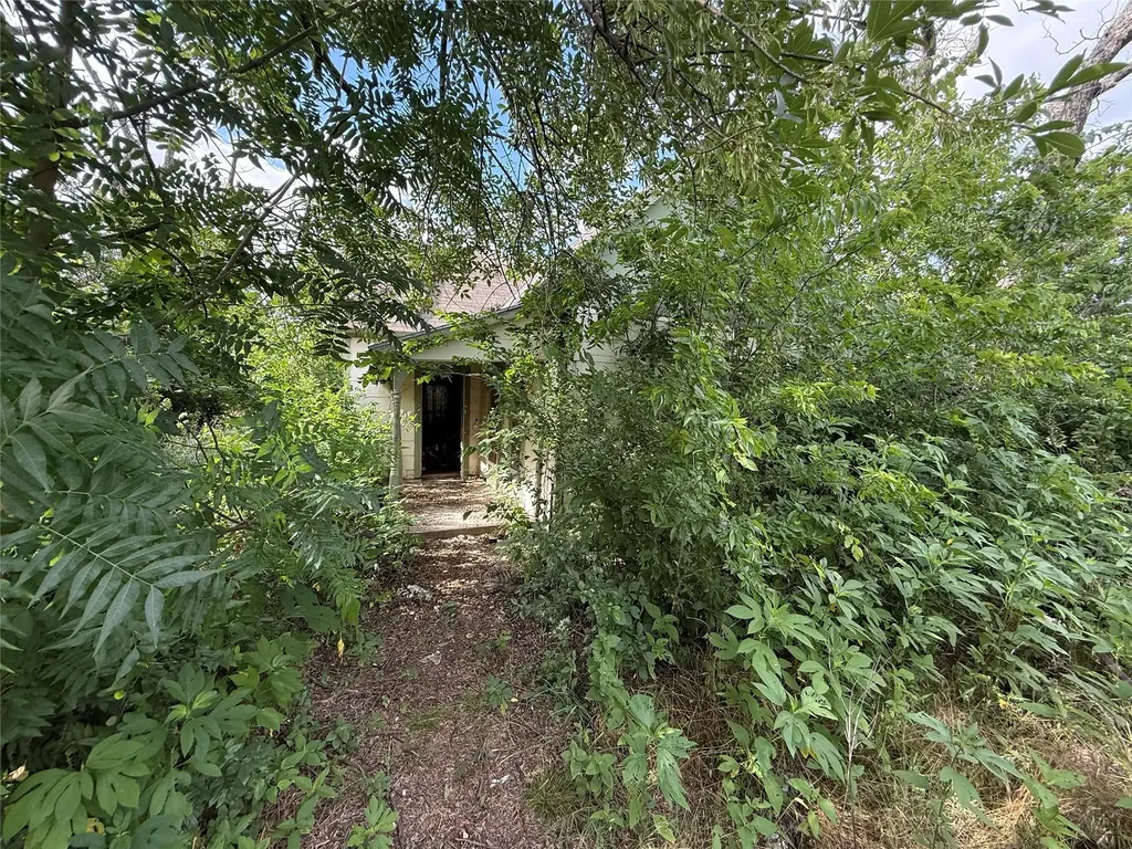 801 1/2 E Walcott Avenue Comanche TX 76442