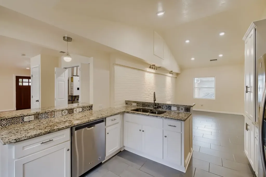 6915 E Grand Avenue Dallas TX 75223