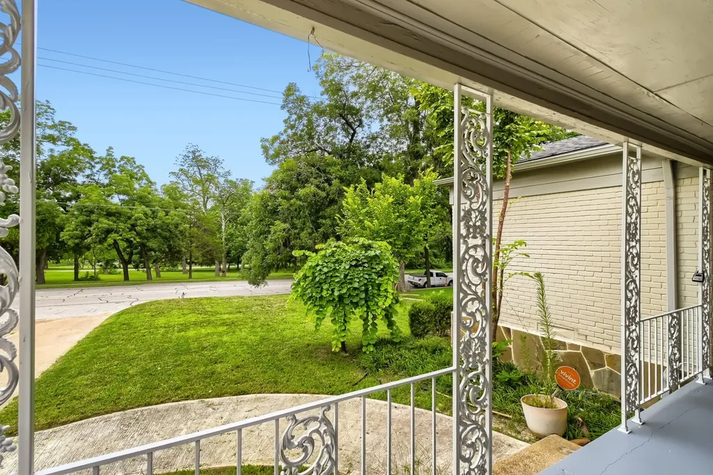 6915 E Grand Avenue Dallas TX 75223