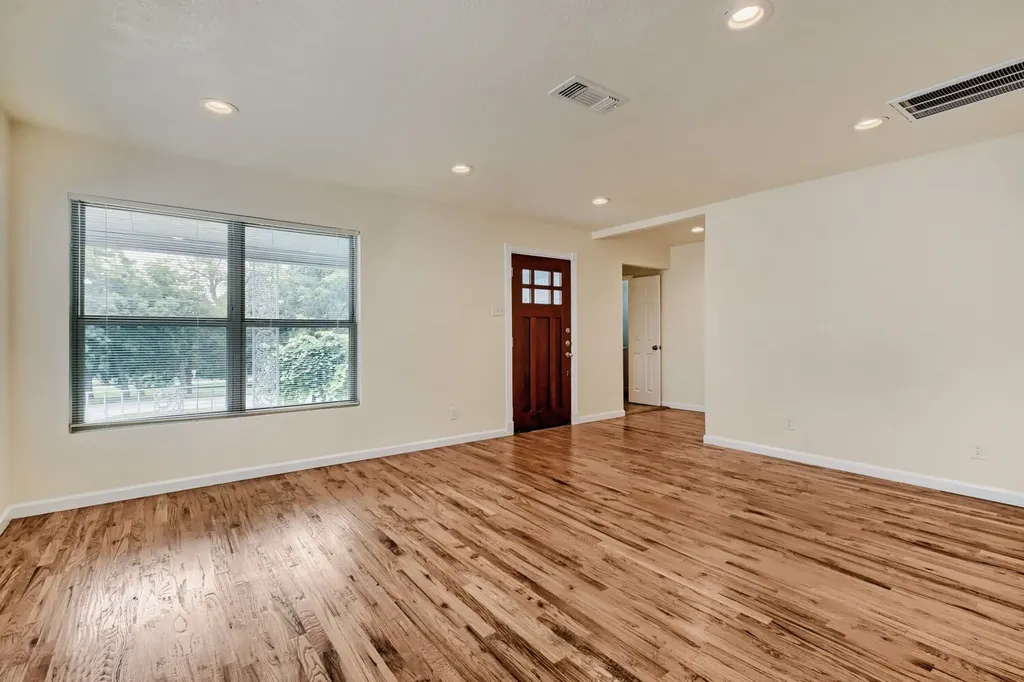 6915 E Grand Avenue Dallas TX 75223