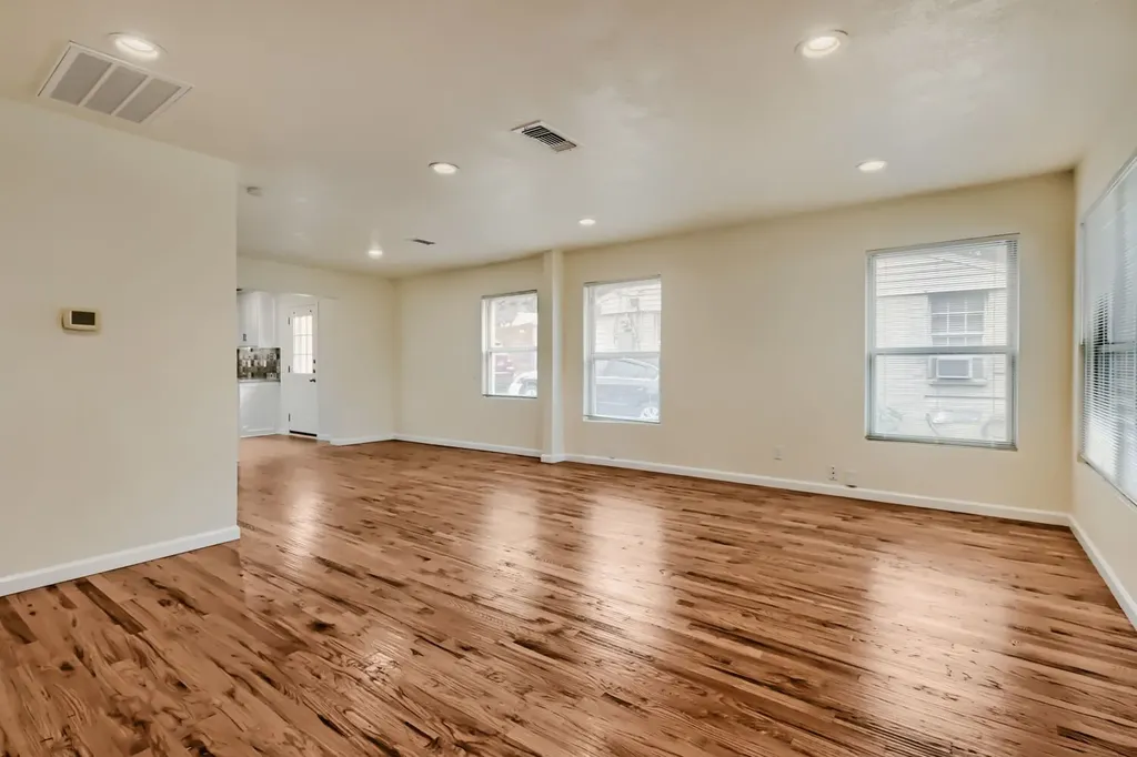 6915 E Grand Avenue Dallas TX 75223