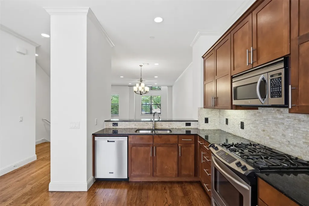 636 E Bluff Street Fort Worth TX 76102