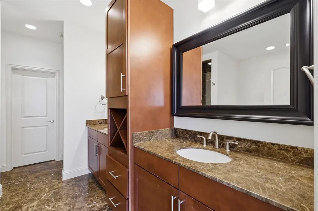 636 E Bluff Street Fort Worth TX 76102