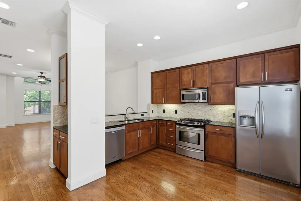 636 E Bluff Street Fort Worth TX 76102