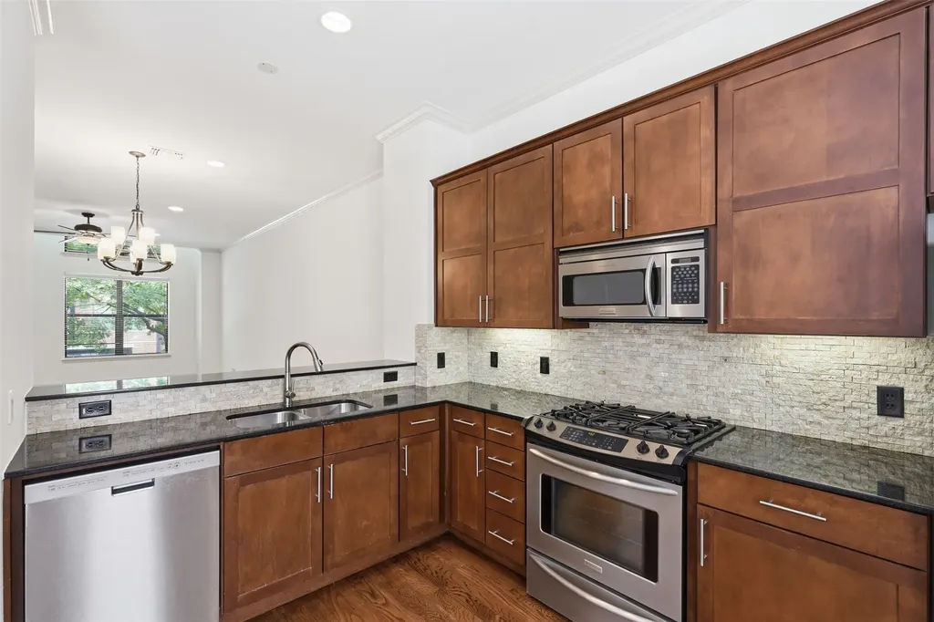 636 E Bluff Street Fort Worth TX 76102