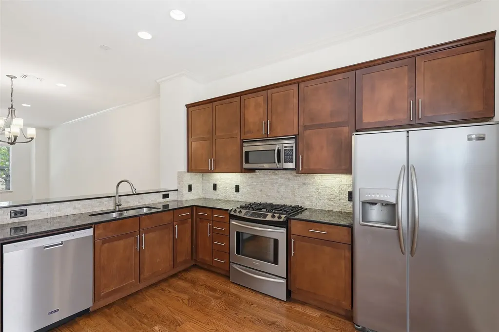 636 E Bluff Street Fort Worth TX 76102