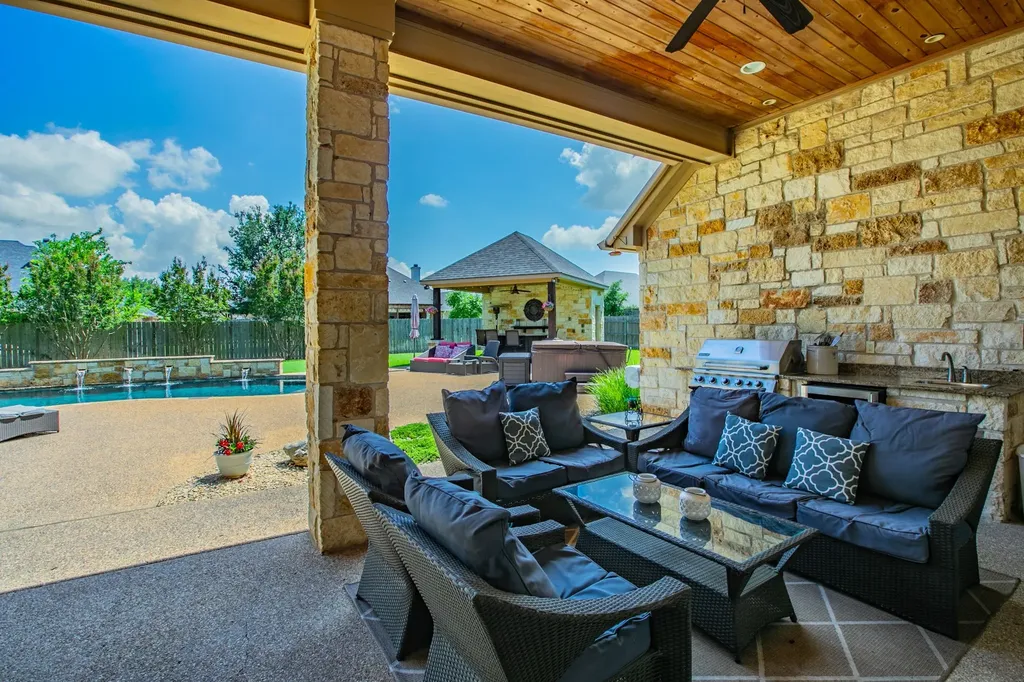 437 Winding Creek Lane Waco TX 76657