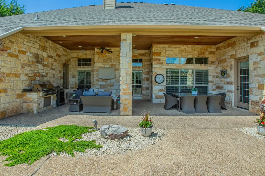 437 Winding Creek Lane Waco TX 76657