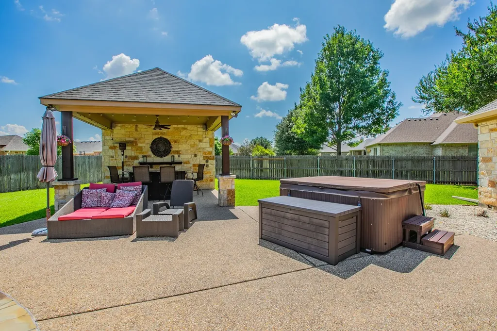 437 Winding Creek Lane Waco TX 76657
