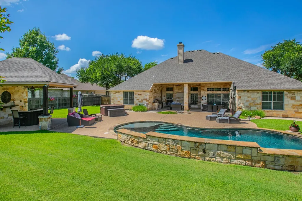 437 Winding Creek Lane Waco TX 76657