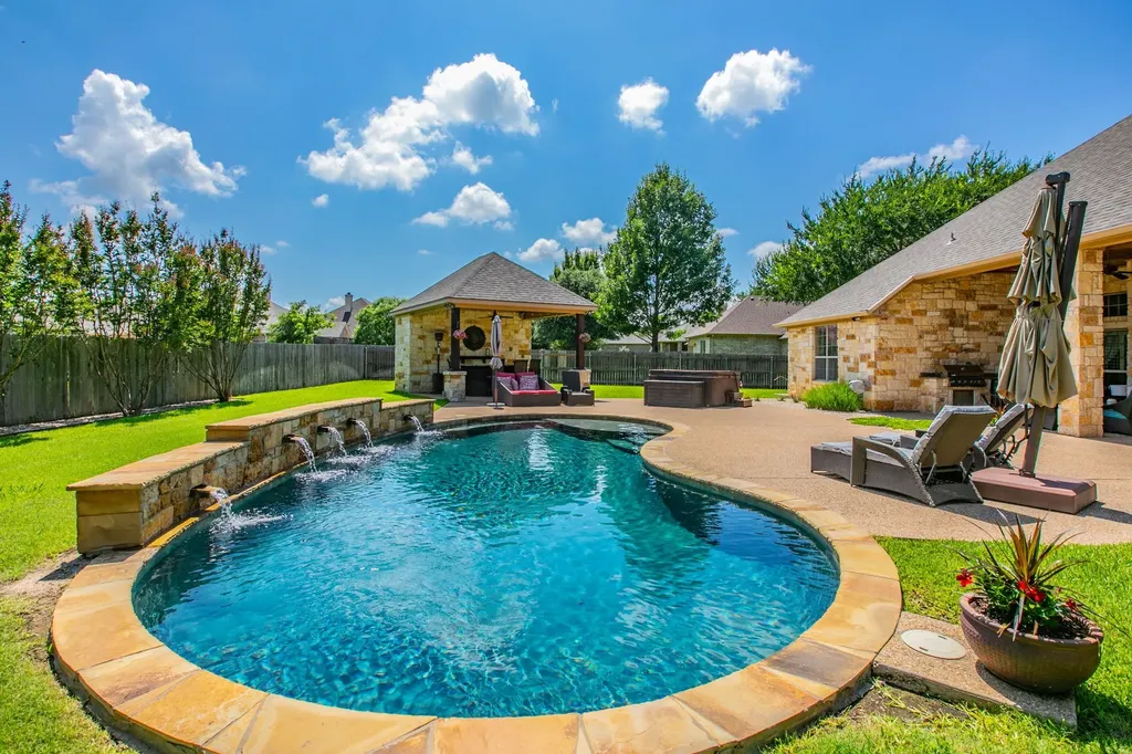 437 Winding Creek Lane Waco TX 76657