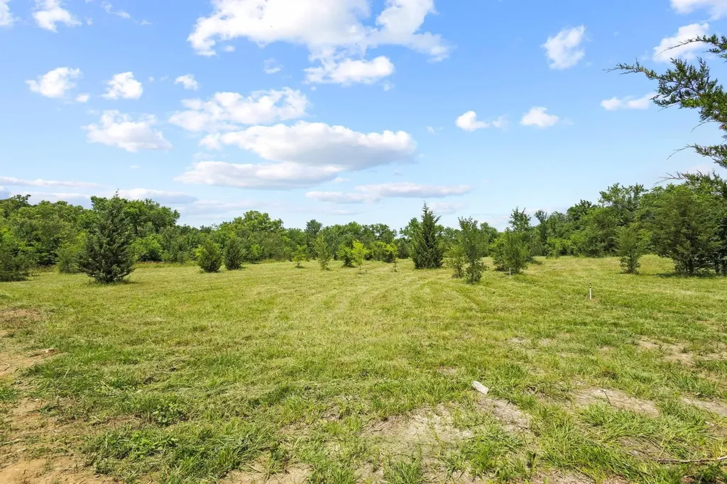 516 County Road 27450 Honey Grove TX 75446