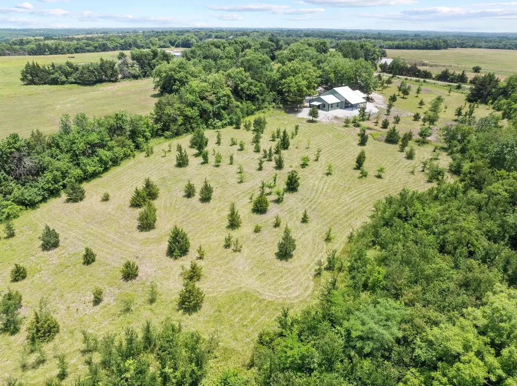 516 County Road 27450 Honey Grove TX 75446