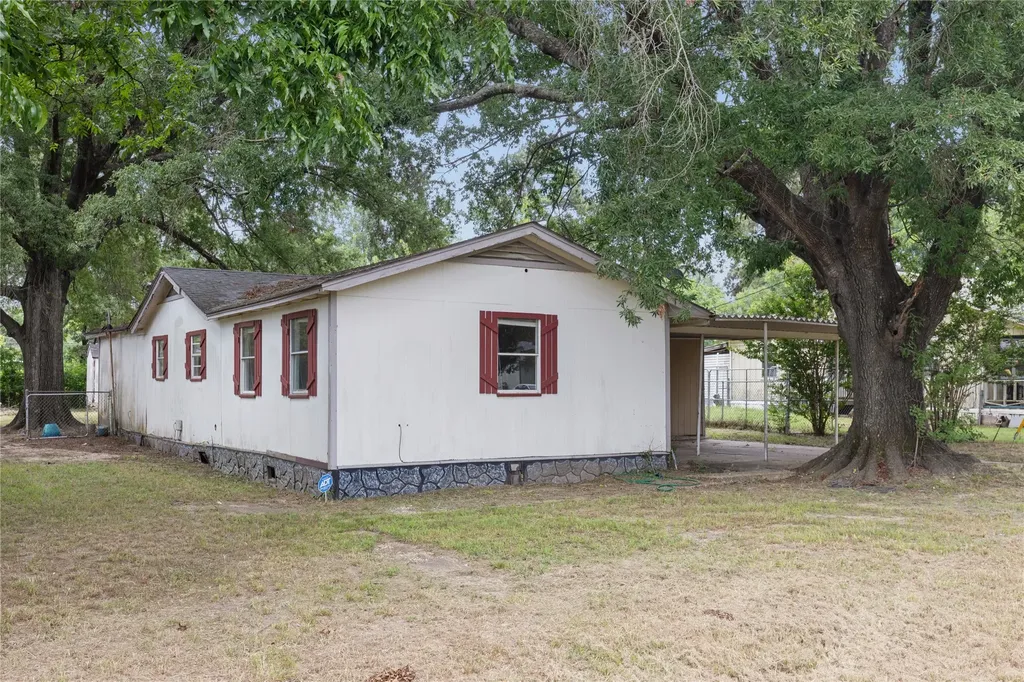 1003 Brooks New Boston TX 75570
