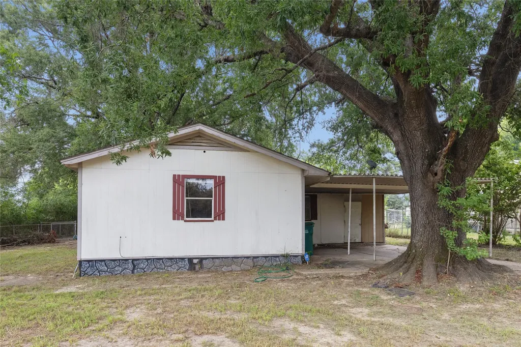 1003 Brooks New Boston TX 75570