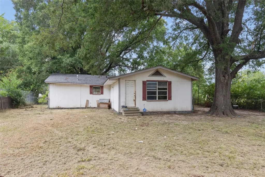1003 Brooks New Boston TX 75570