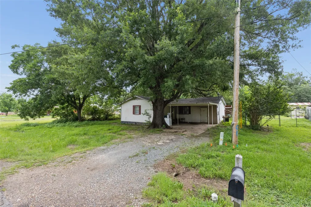 1003 Brooks New Boston TX 75570