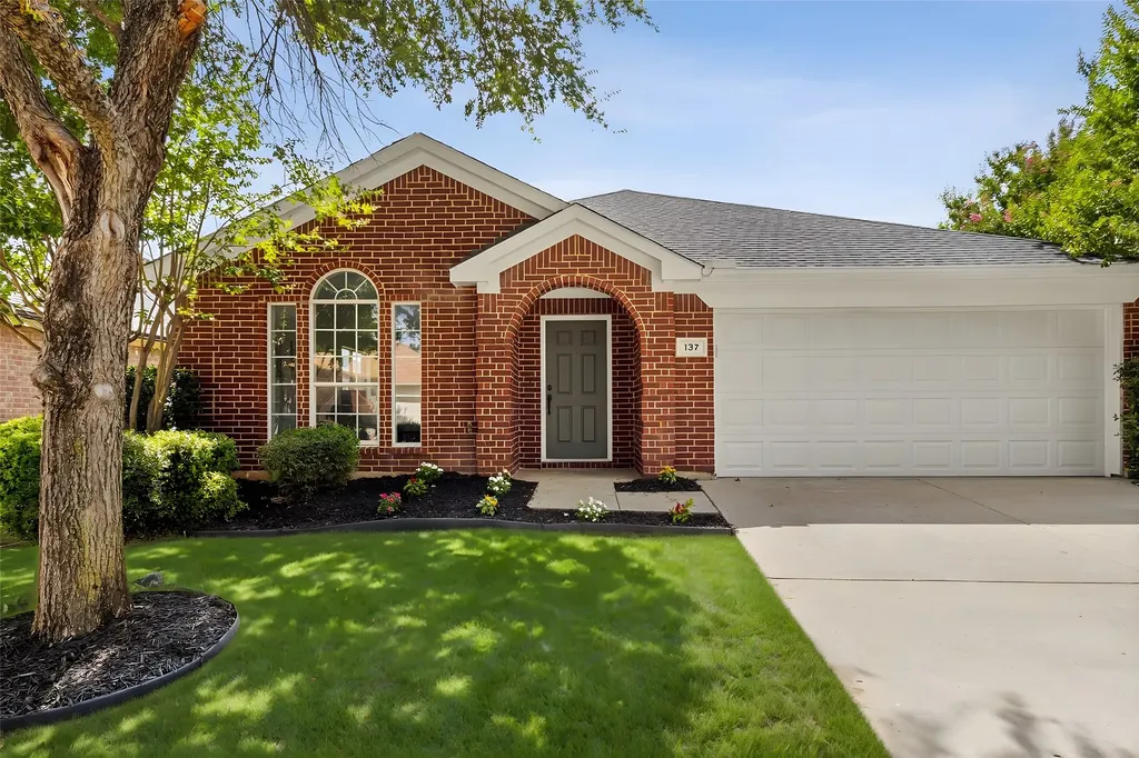 137 Flyaway Lane Fort Worth TX 76120