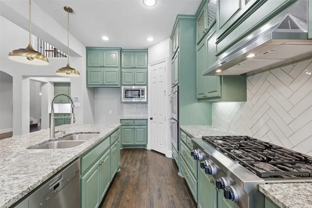 1400 Bluebell Avenue Lantana TX 76226