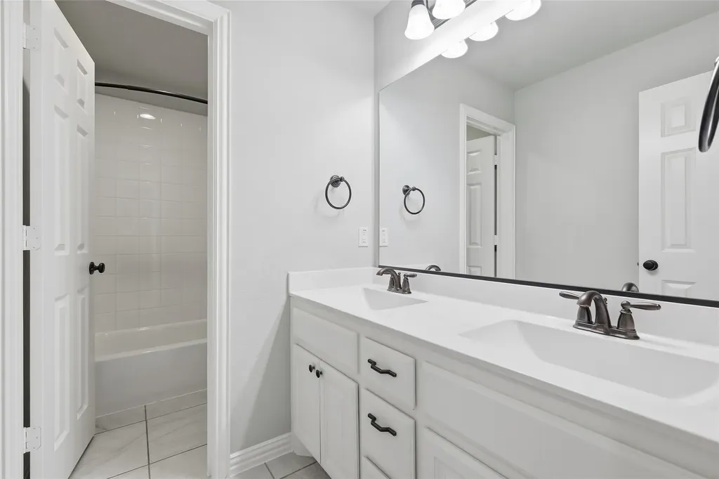 1400 Bluebell Avenue Lantana TX 76226